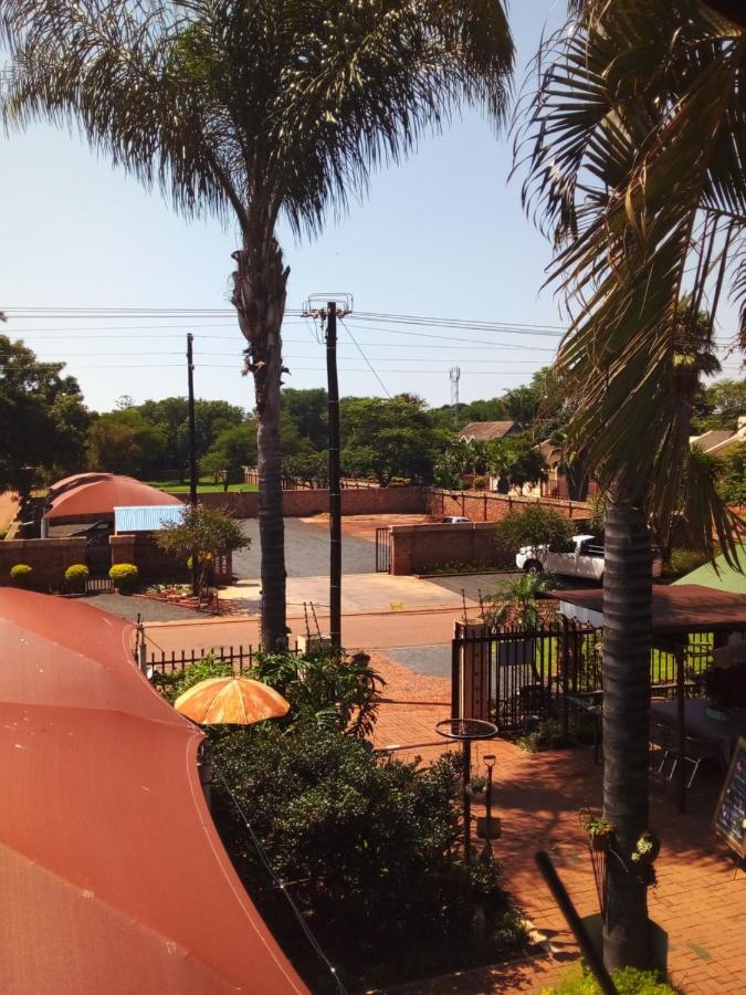 Africas Eden Guesthouse Mookgophong Esterno foto