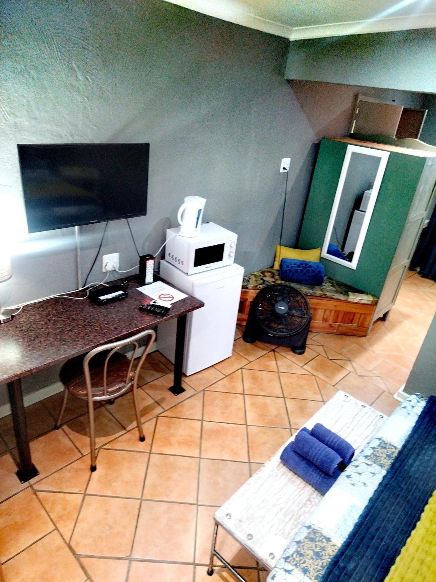 Africas Eden Guesthouse Mookgophong Esterno foto