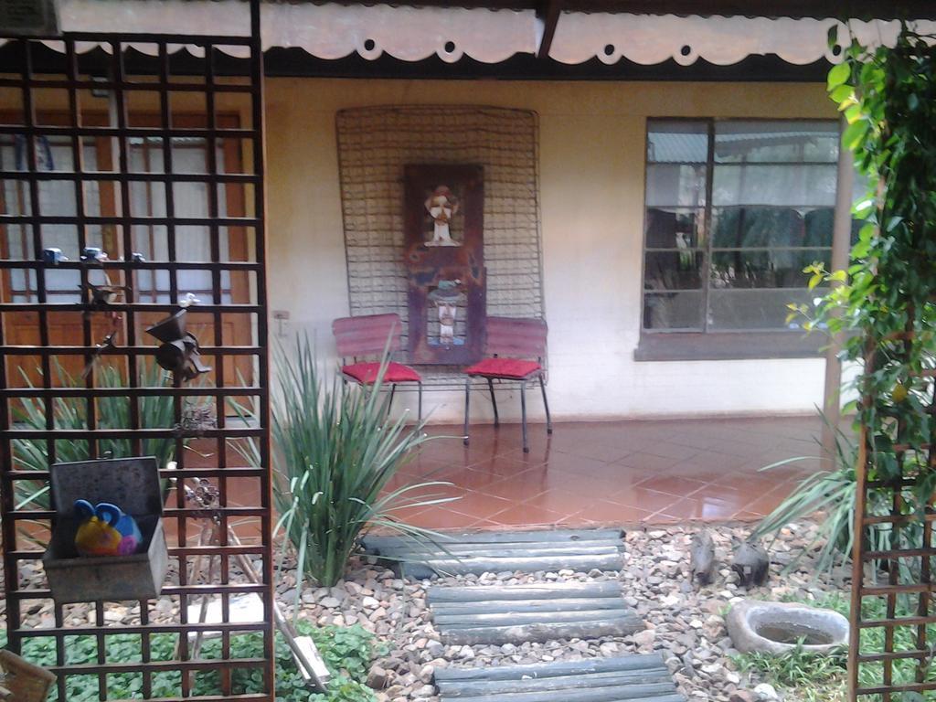 Africas Eden Guesthouse Mookgophong Esterno foto